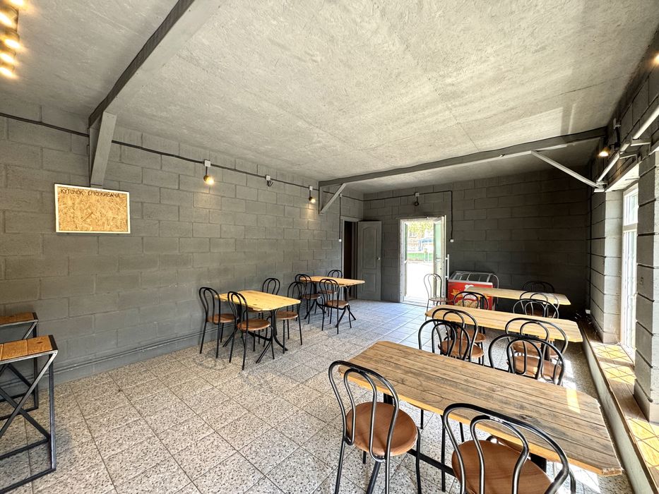 Аренда Кафе в центре с летней площадкой