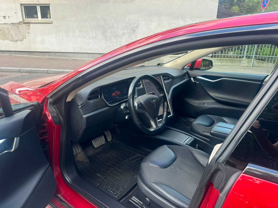 Tesla  S85 gratis ladowanie, autopilot