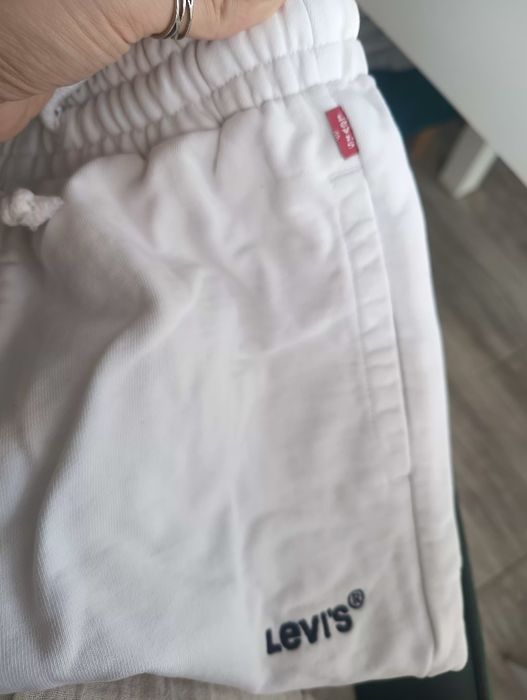 Levis białe spodnie dresowe dla chłopca