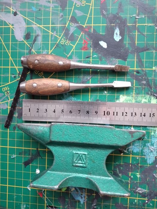 Kowadełko. Kowadło prl, stare śrubokręty