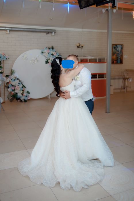 Продам весільну сукню