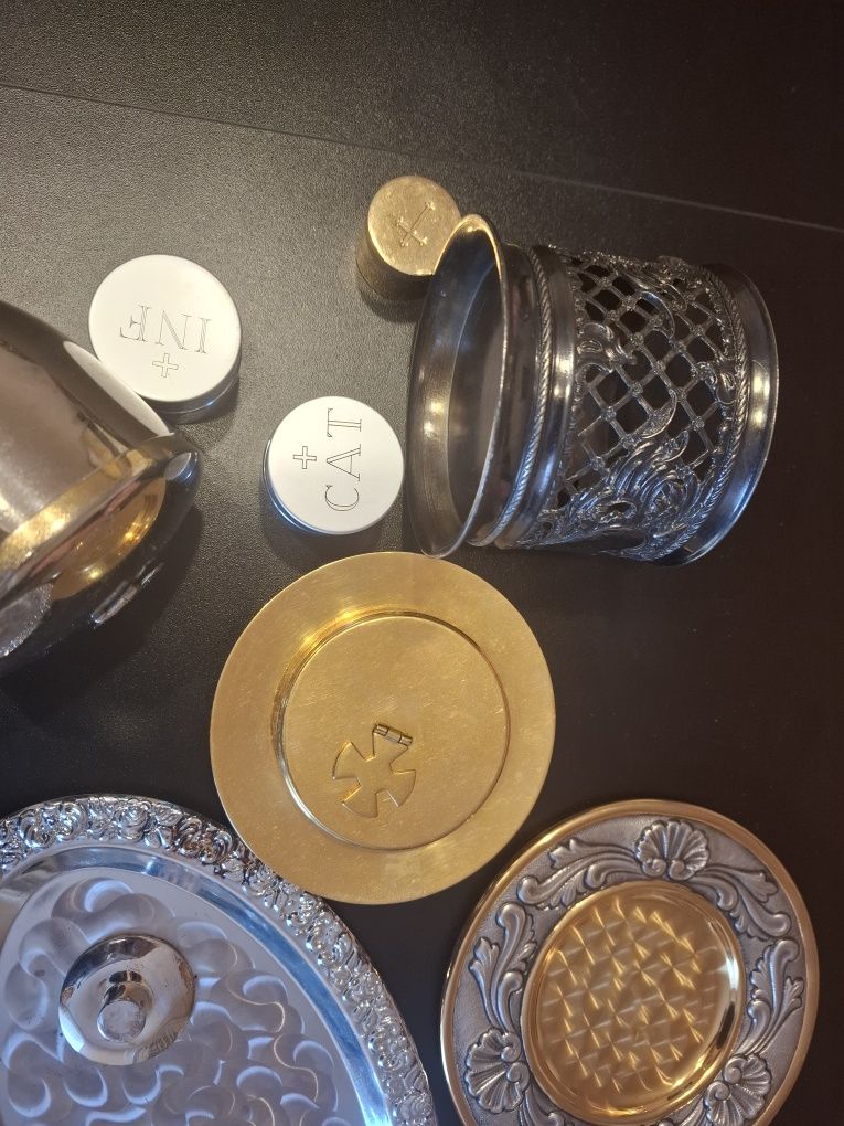 Naczynia liturgiczne zestaw puszka cyborium hostiarka patena, oleje św