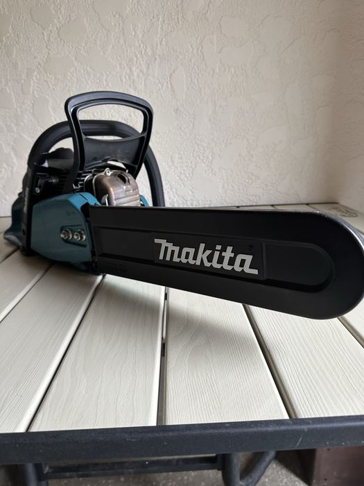Бензопила Makita EA3200S