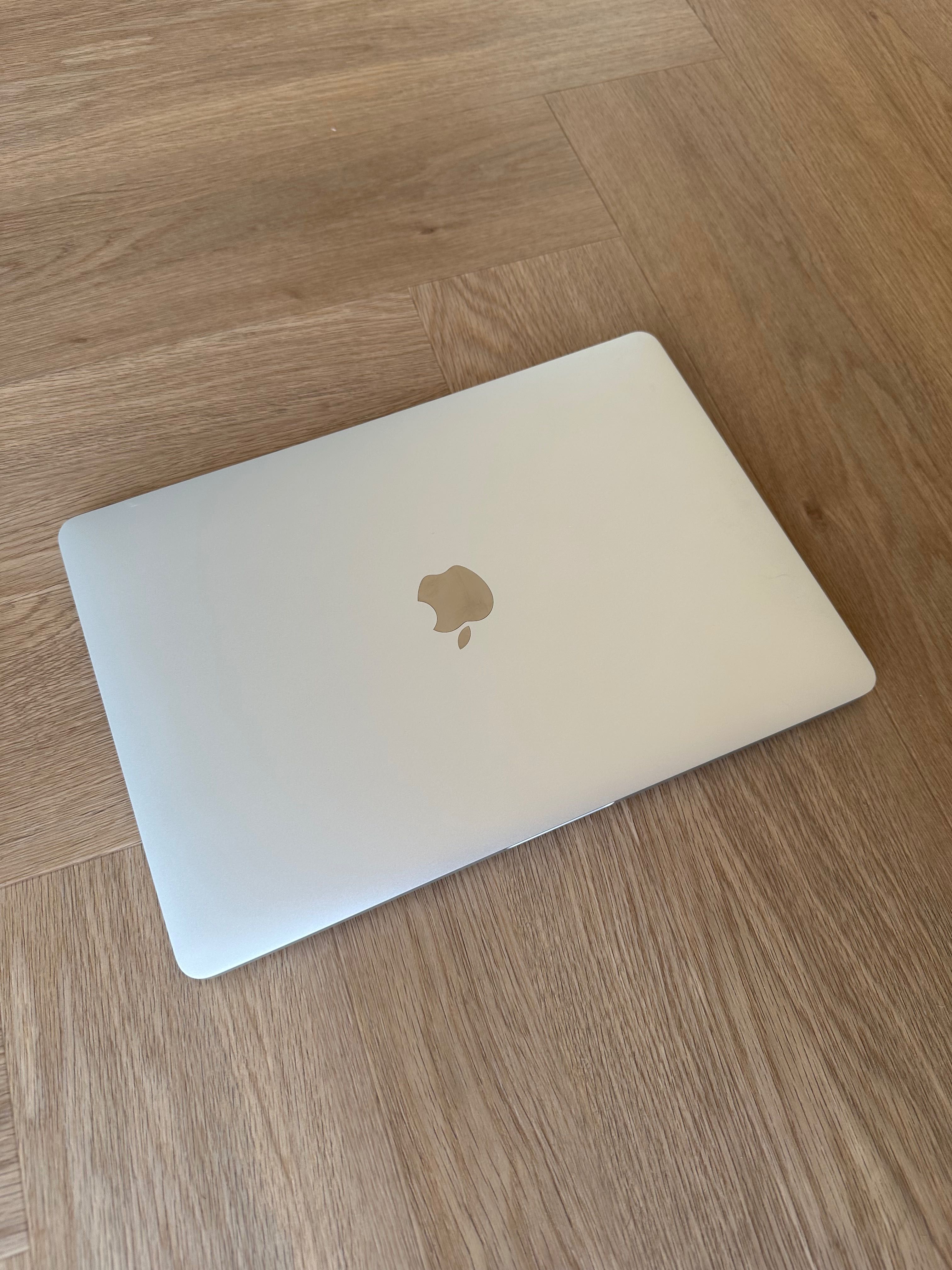 Idealny MacBook Pro 13” 8/256GB SILVER w idealnym stanie!