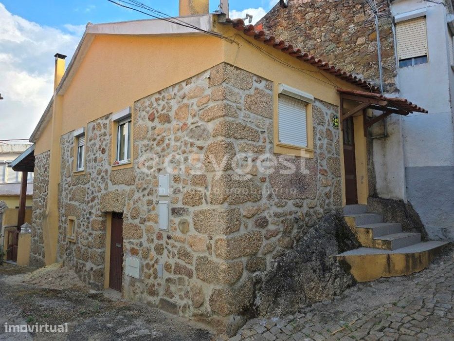 Moradia T3 pronta a habitar na aldeia de Percelada - Tábua
