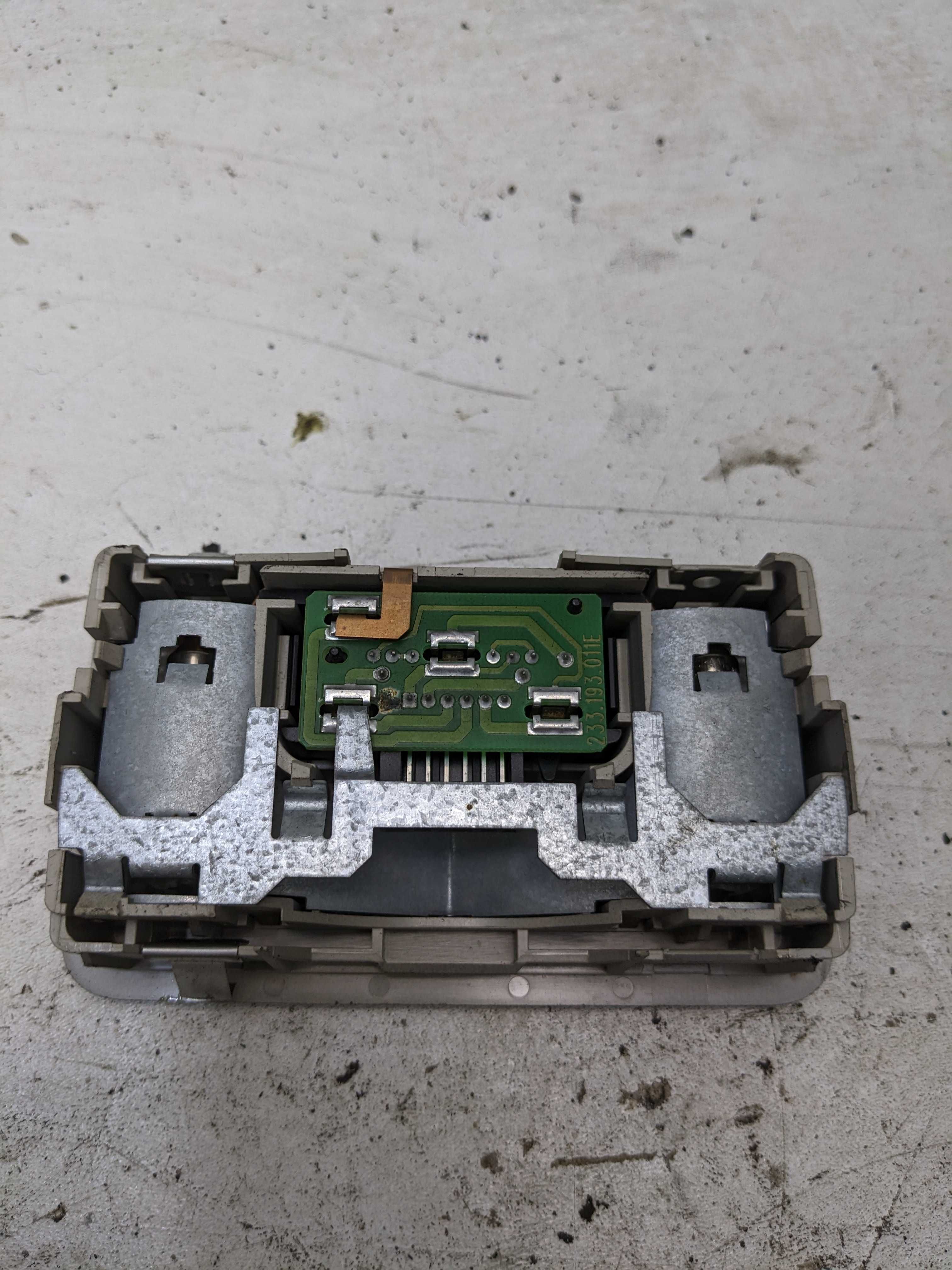 Audi A4 B5 Lampka Podsufitki Oświetlenie Wnętrza Kabiny