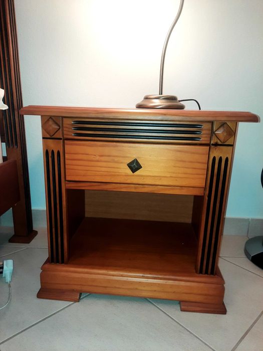 Cama, colchão, cabeceiras e cómoda