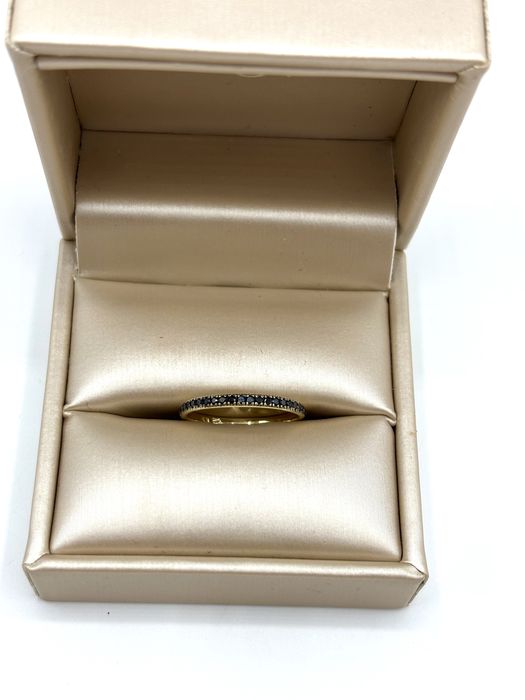 Złota obrączka pierścionek z czarnymi brylantami