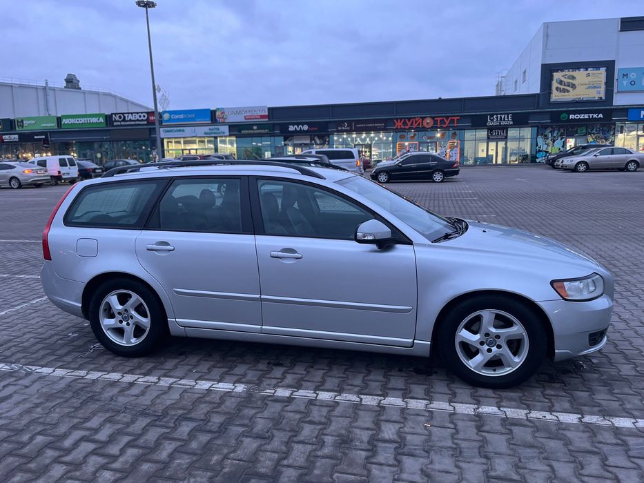 Авто Вольво в50.