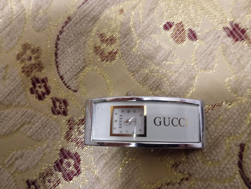 Старий Годинник GUCCI