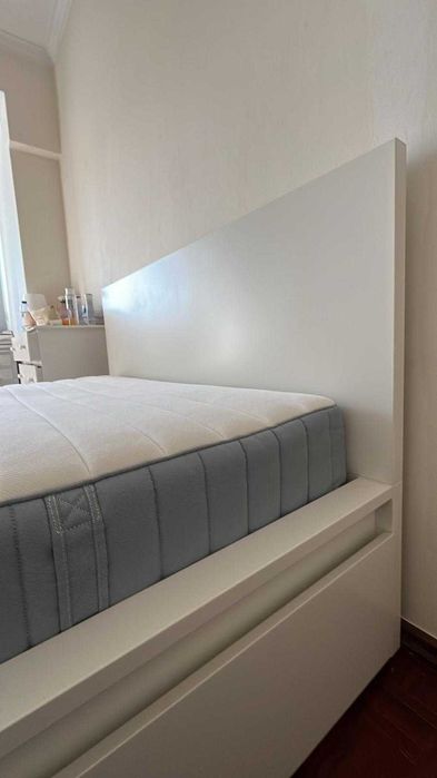 Cama de casal (MALM) e colchão 230€!!! com 1 ano de uso!!!