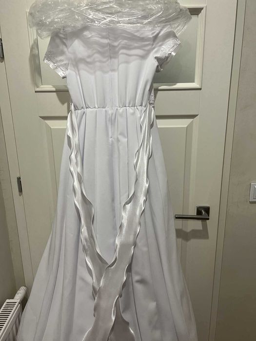 Sukienka komunijna w zestawie: bolerko, torebka i wianek, stan idealny