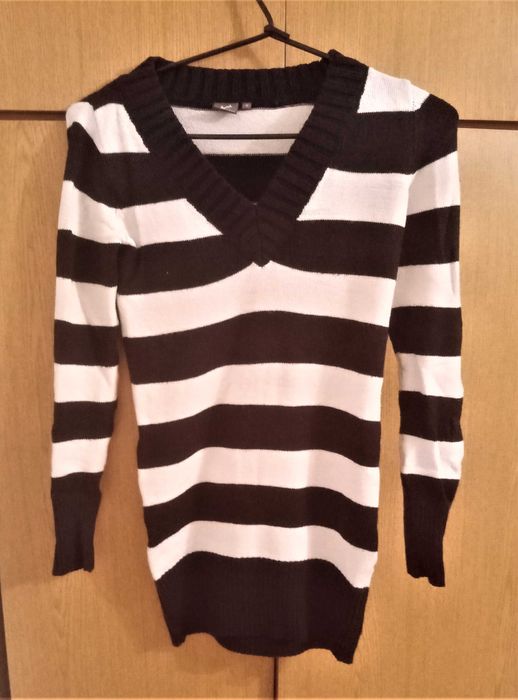 sweter dłuższy czarny biały paski s 36