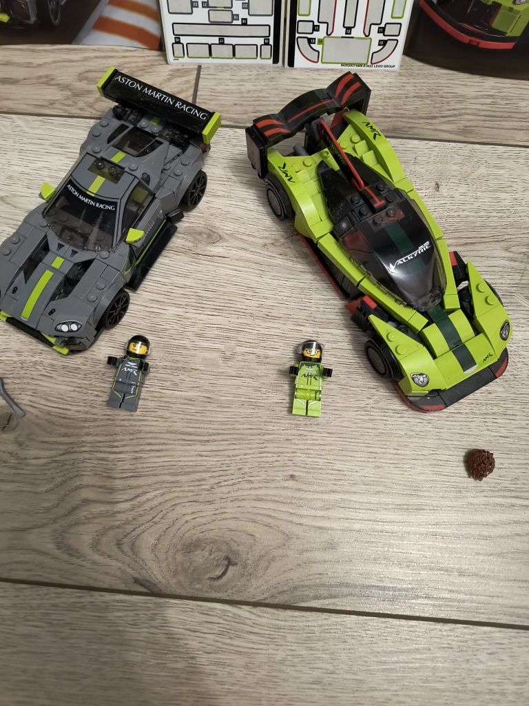 Mam na sprzedaż dwa samochody LEGO