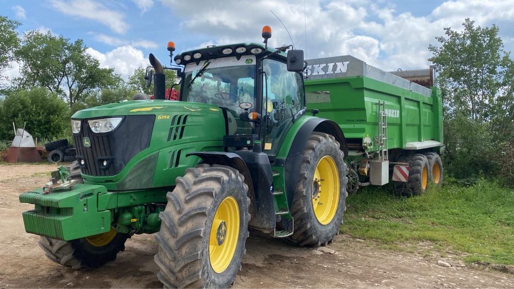 Трактор John Deere 6215r