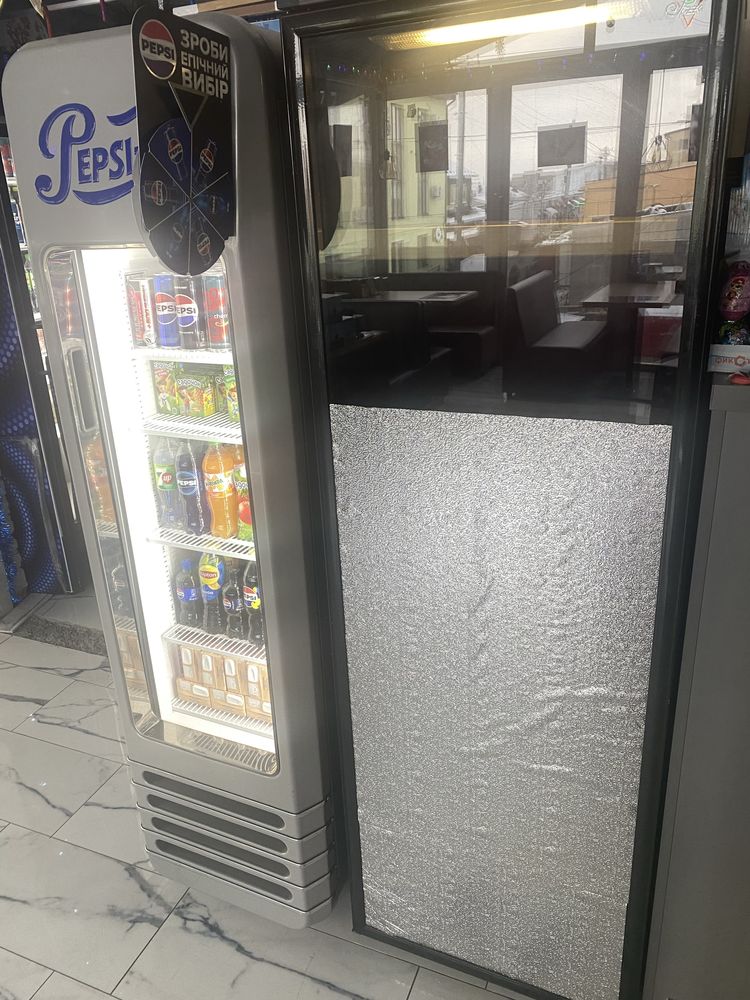 Продам винний/двух зонний вітринний холодильник