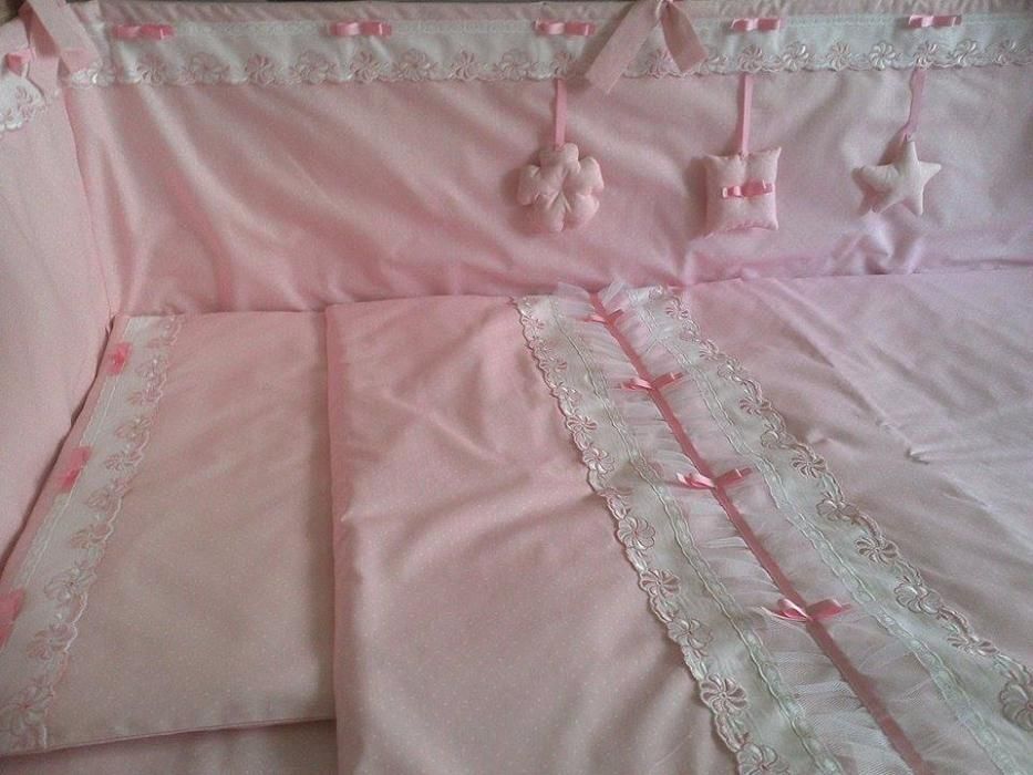 Детские постельные комплекты и защита для кроватки.