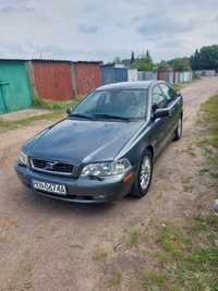 Volvo s40.          .