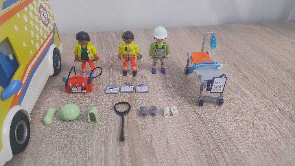 Zestaw Playmobil - karetka pogotowia - Ambulans