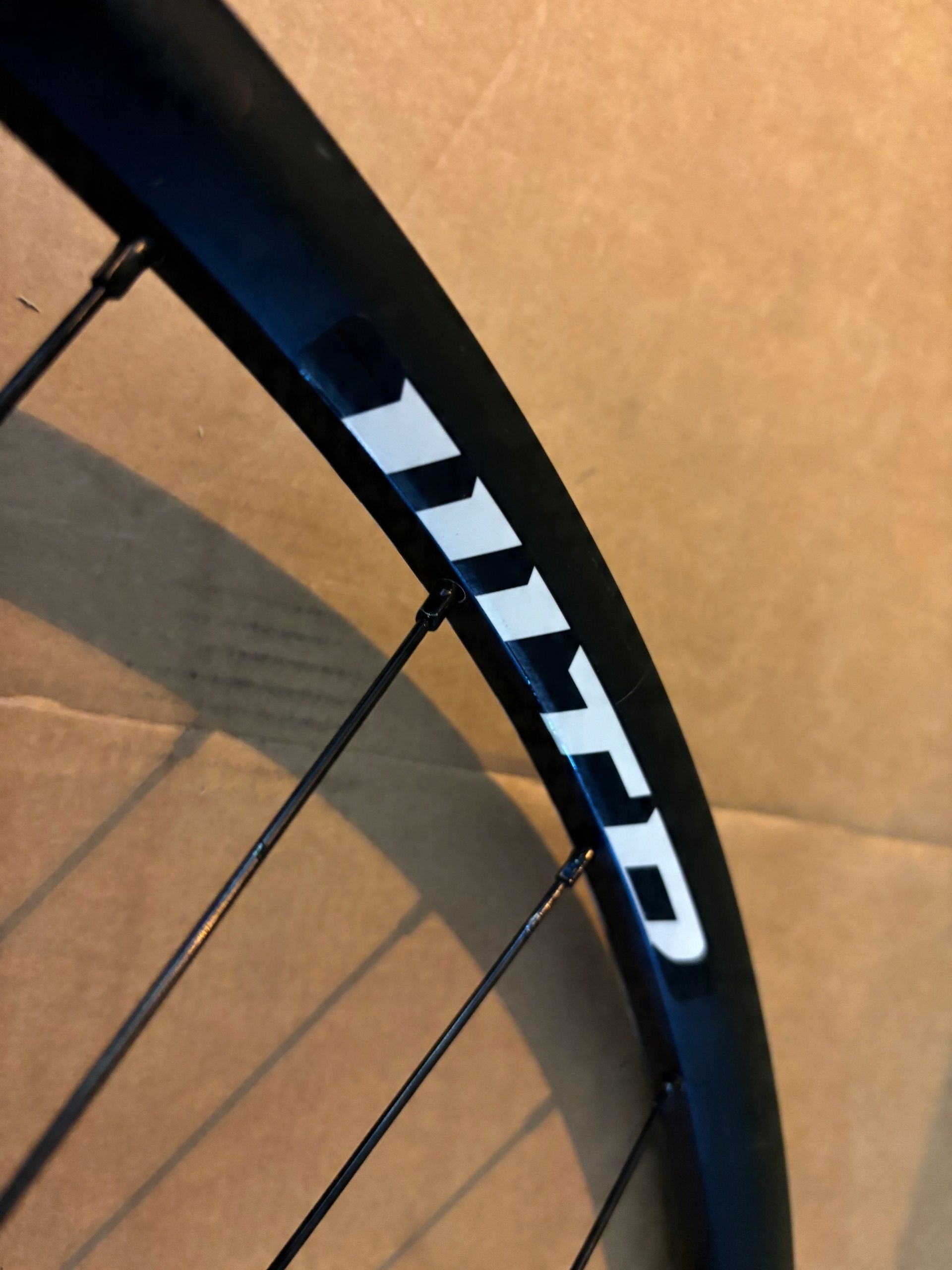 Koło rowerowe przednie WTB STi23 700c 28" 12x100" Disc przód MASZYNOWE