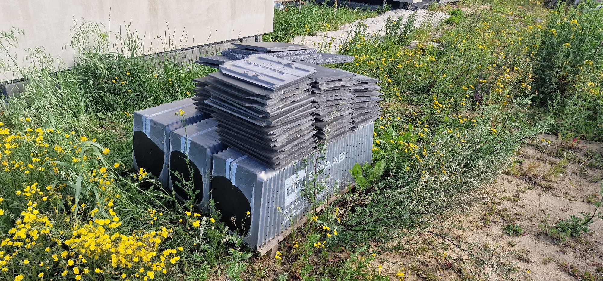 Dachówka betonowa Braas teviva cisar grafitowy