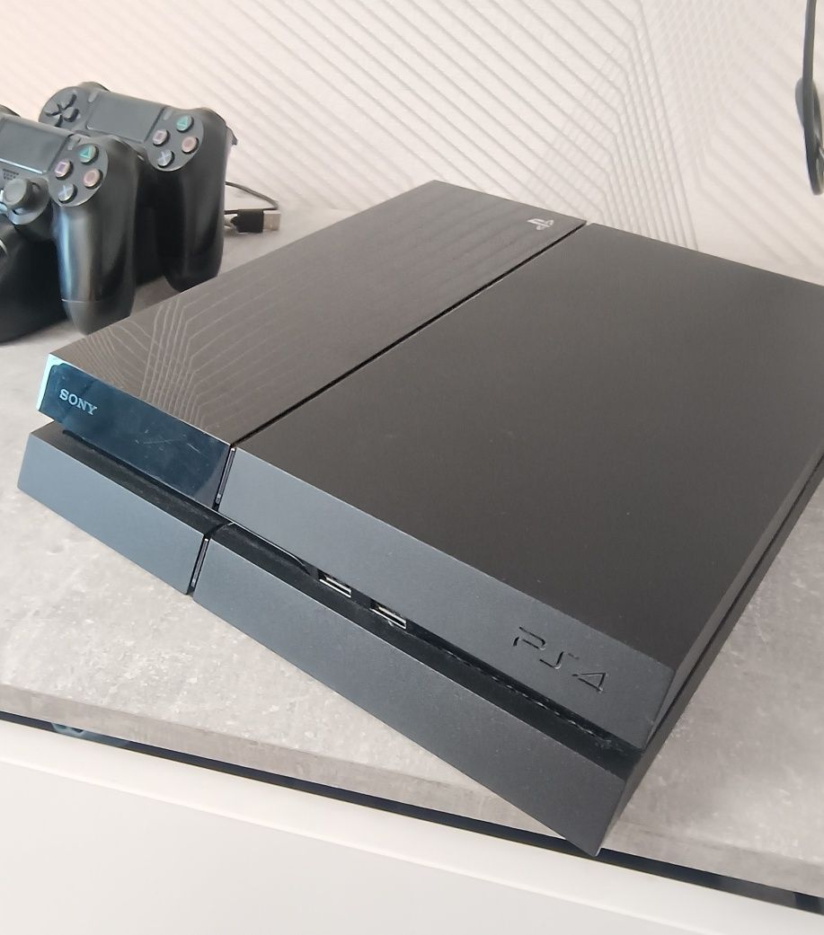 PS4 fat  + 12 Дисков