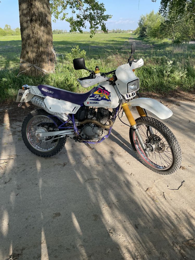 Suzuki Dr 125.