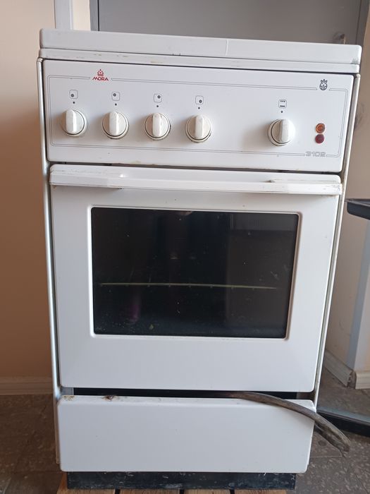 Електрична плита з духовкою