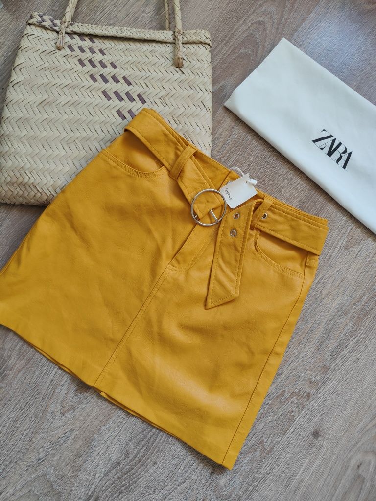 Musztardowa spódniczka skórzana Bershka nowa spódnica mini z paskiem