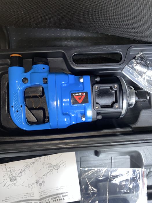 Пневматичний ударний гайковерт ТAGRED Professional TA827
