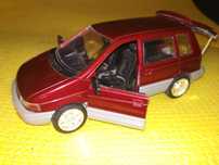 Модель 1:24 Mitsubishi Space Runner1998 - Sunnyside