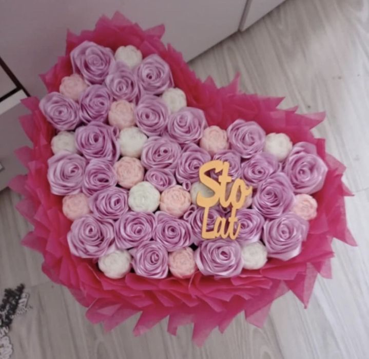 Bukiet z swiec i wstazki