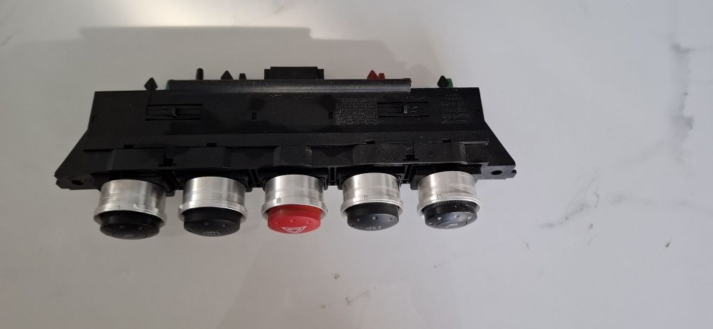 Panel przycisków przełaczników  konsoli ESP Świateł Grzania Audi TT 8N