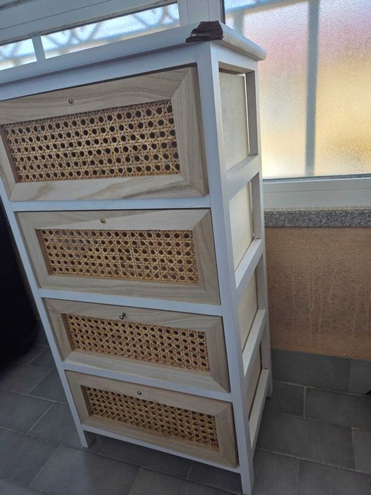 Cómoda/Mesa de cabeceira madeira