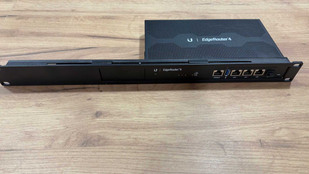 Ubiquiti EdgeMAX EdgeRouter ER-4 + Rack mount kit