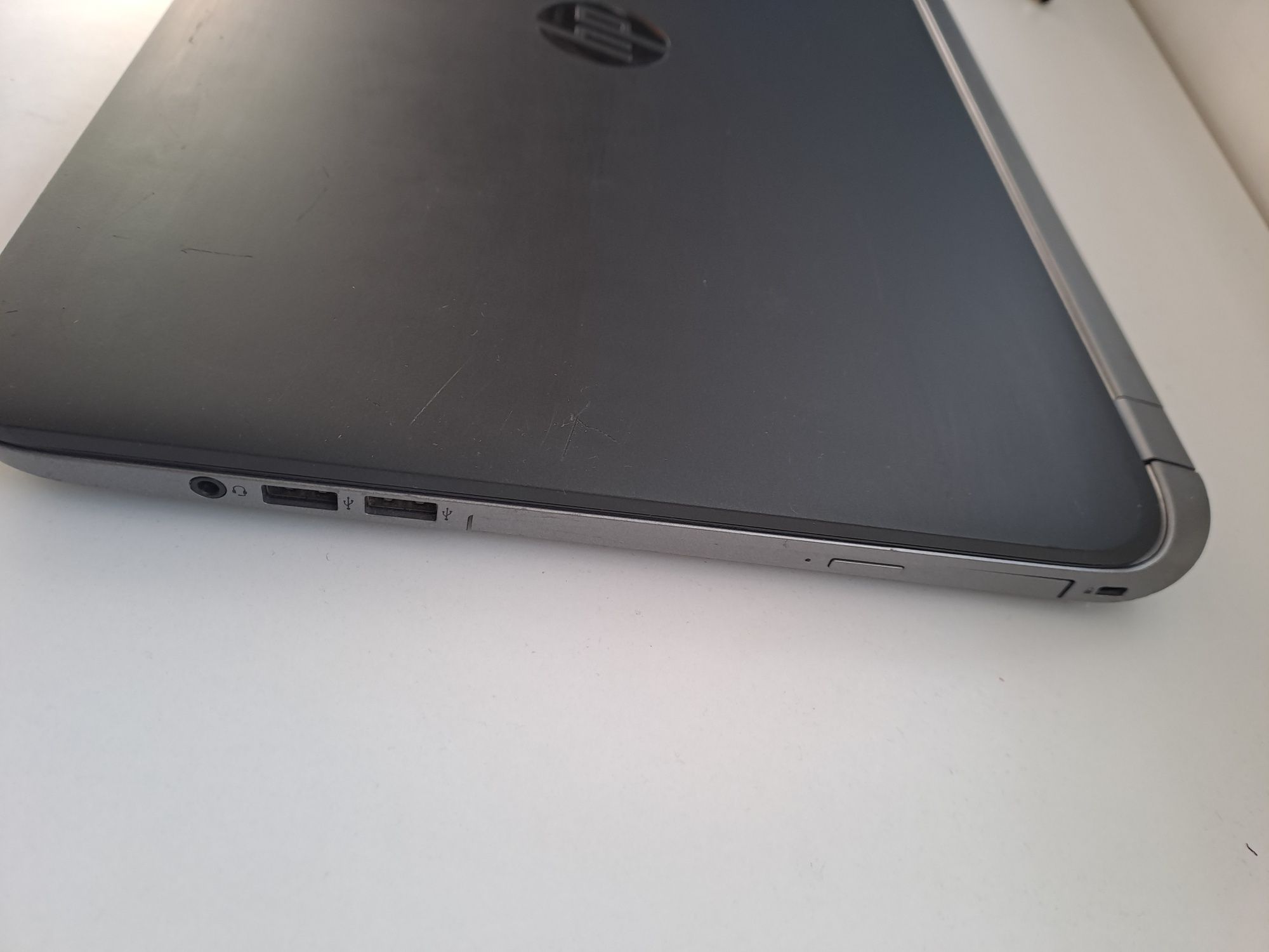Laptop komputer HP i5 8GB RAM