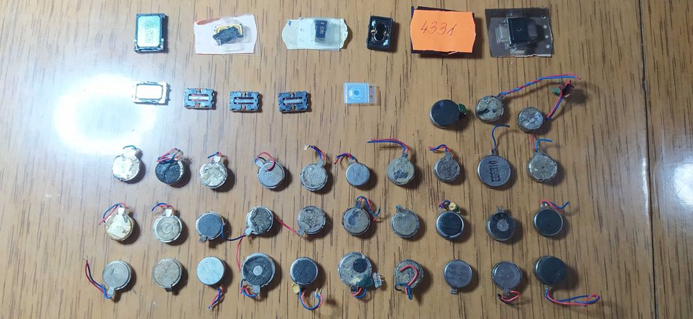 Запчасти от телефонов, микрофоны, вибромоторы, динамики, гнёзда зарядк