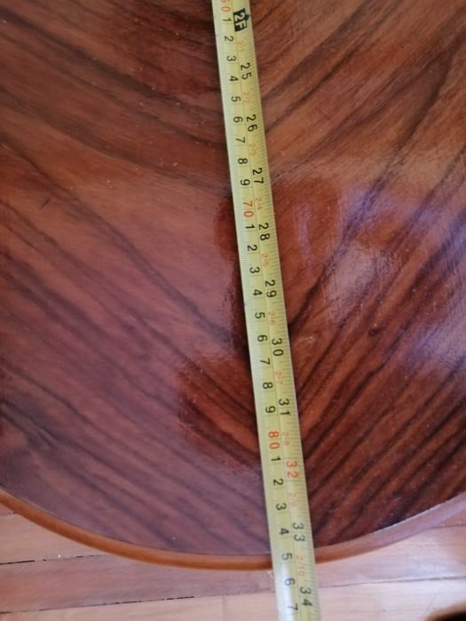 Mesa de centro antiga em bom estado