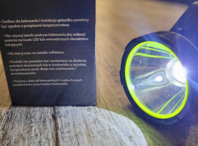 Ліхтар-прожектор з боковим світлом