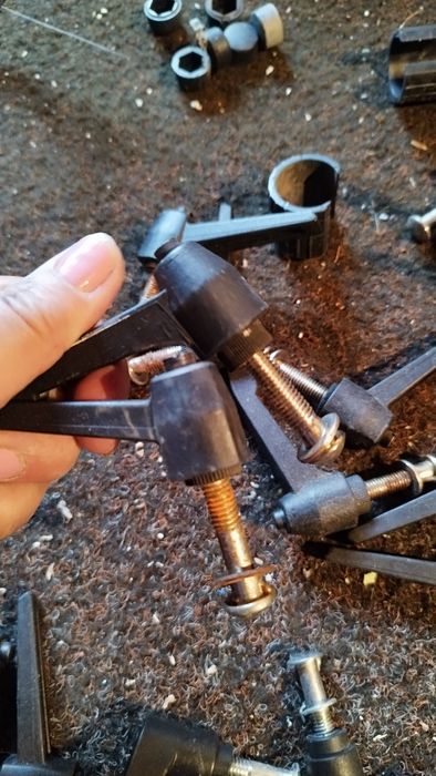 Uchwyt zaciskowy z gwintem, śruba,