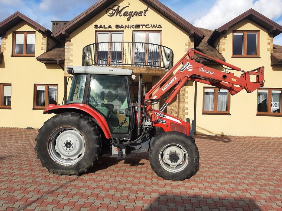 Massey Ferguson 5445 z turem