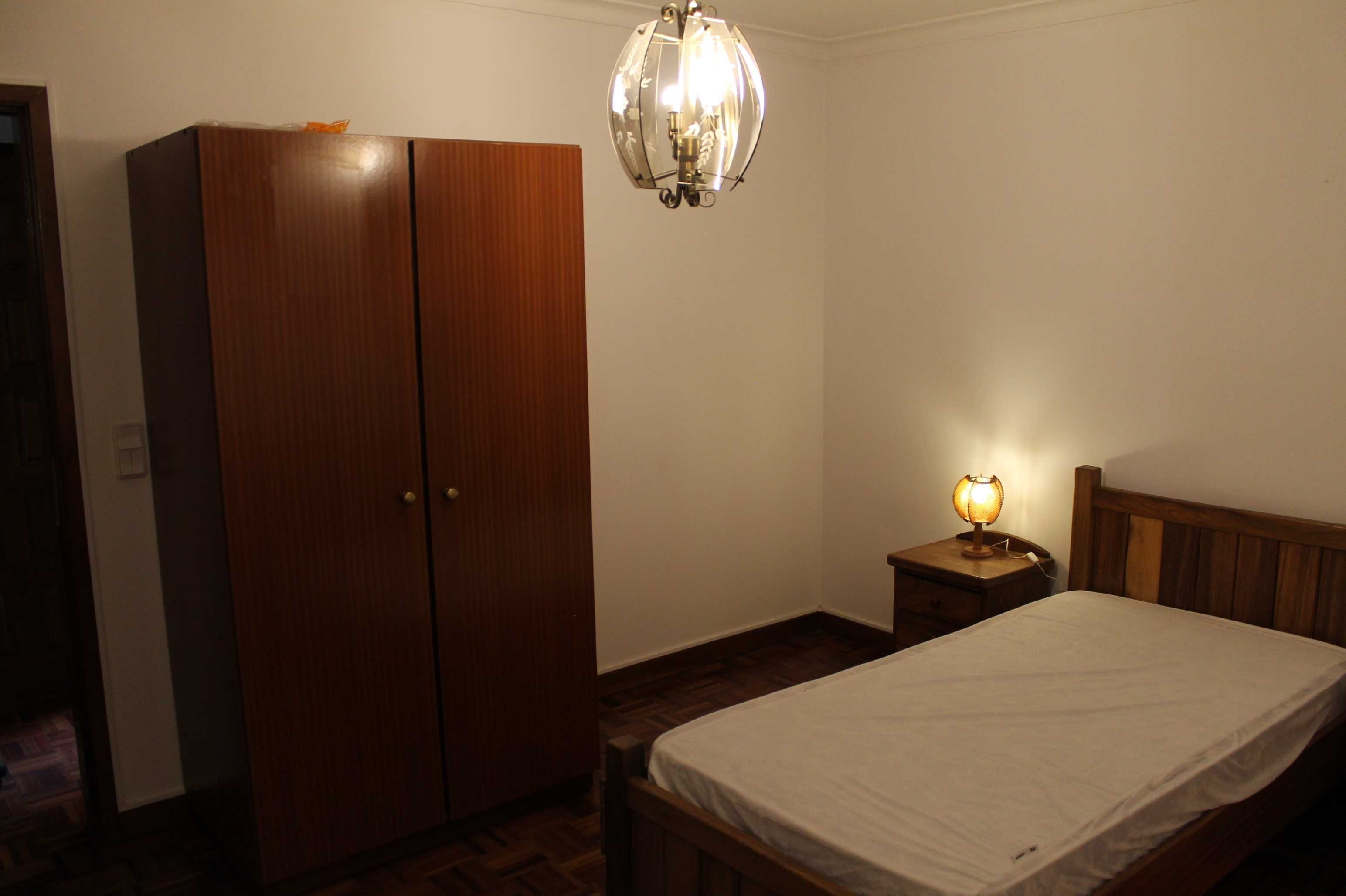 Quarto Mobilado para Mulher - Vila Jovem - Aveiro