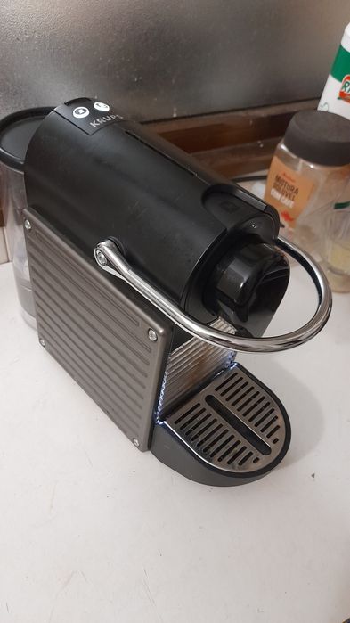 Vendo máquina de café pixie da nespresso impecável