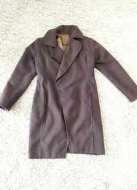Пальто коричневого кольору, розмір S/M