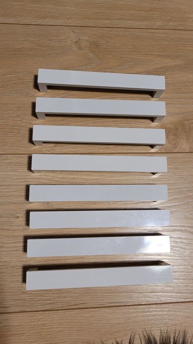 Uchwyty meblowe Gamet biały połysk 17x2x2.6cm, 8 sztuk