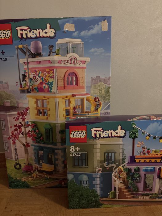 Vendo lego friends selado 41748 e 41747