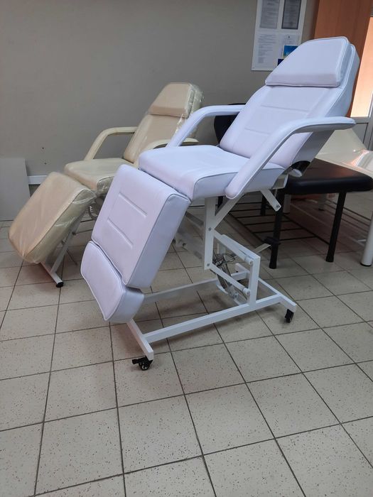 Крісло кушетка гідравліка 233 косметологія педикюр  біла чорна