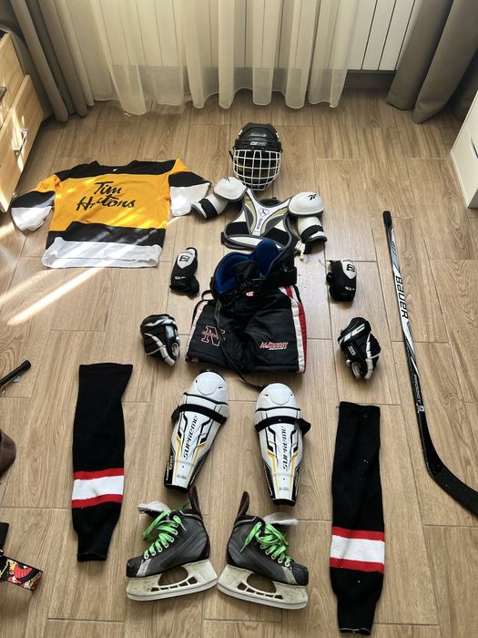 Комплект хокейноі форми 8-9 років