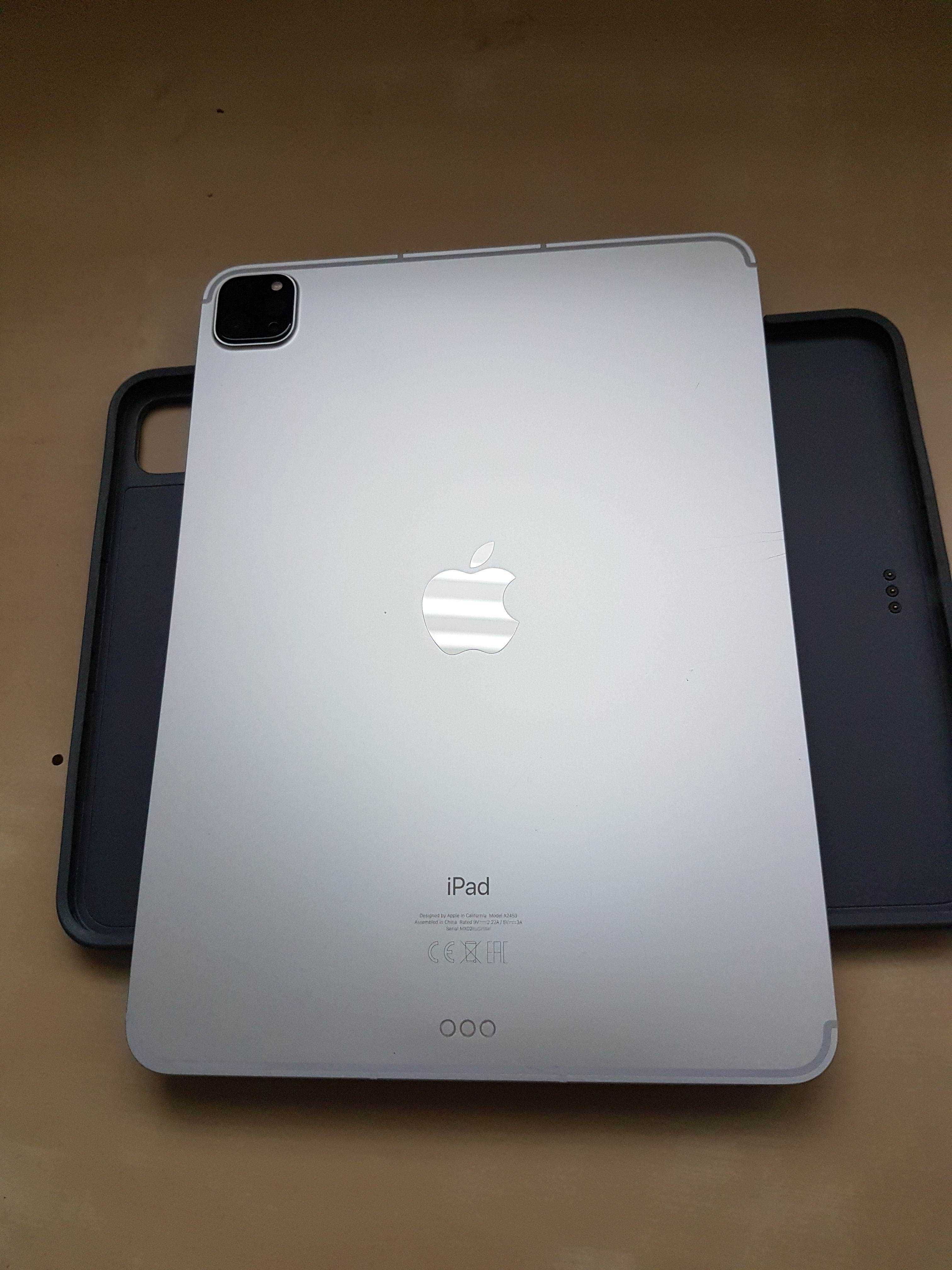 Ipad Pro M1 11" 3gen WiFi + Cellular + Logitech Combo Touch klawiatura
