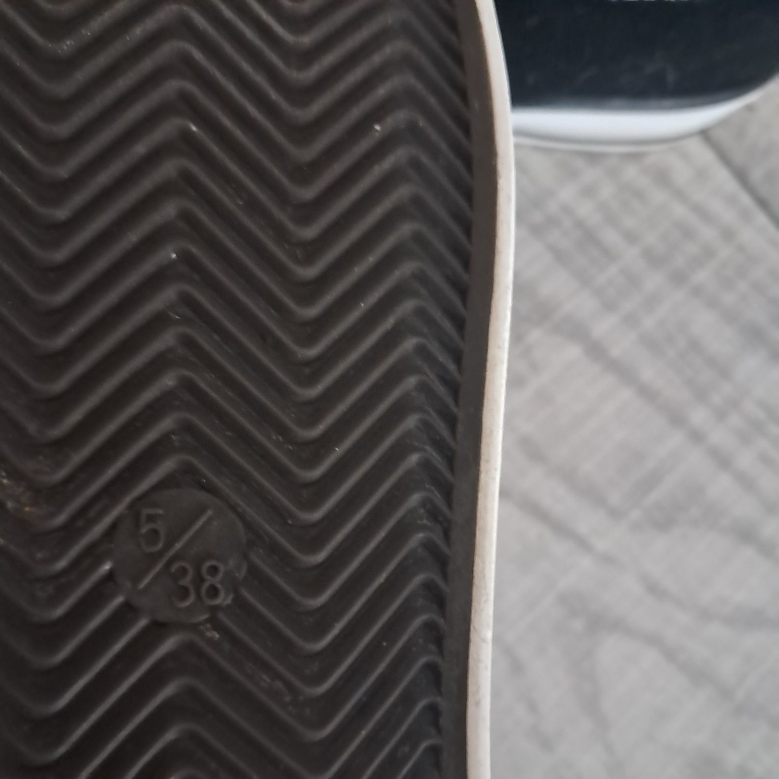 Młodzieżowe trampki Primark